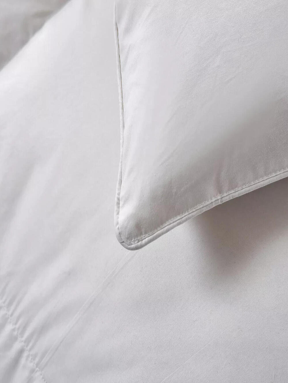 Serta White Goose Feather & Down Fiber Light Warmth Comforter, Full/Queen